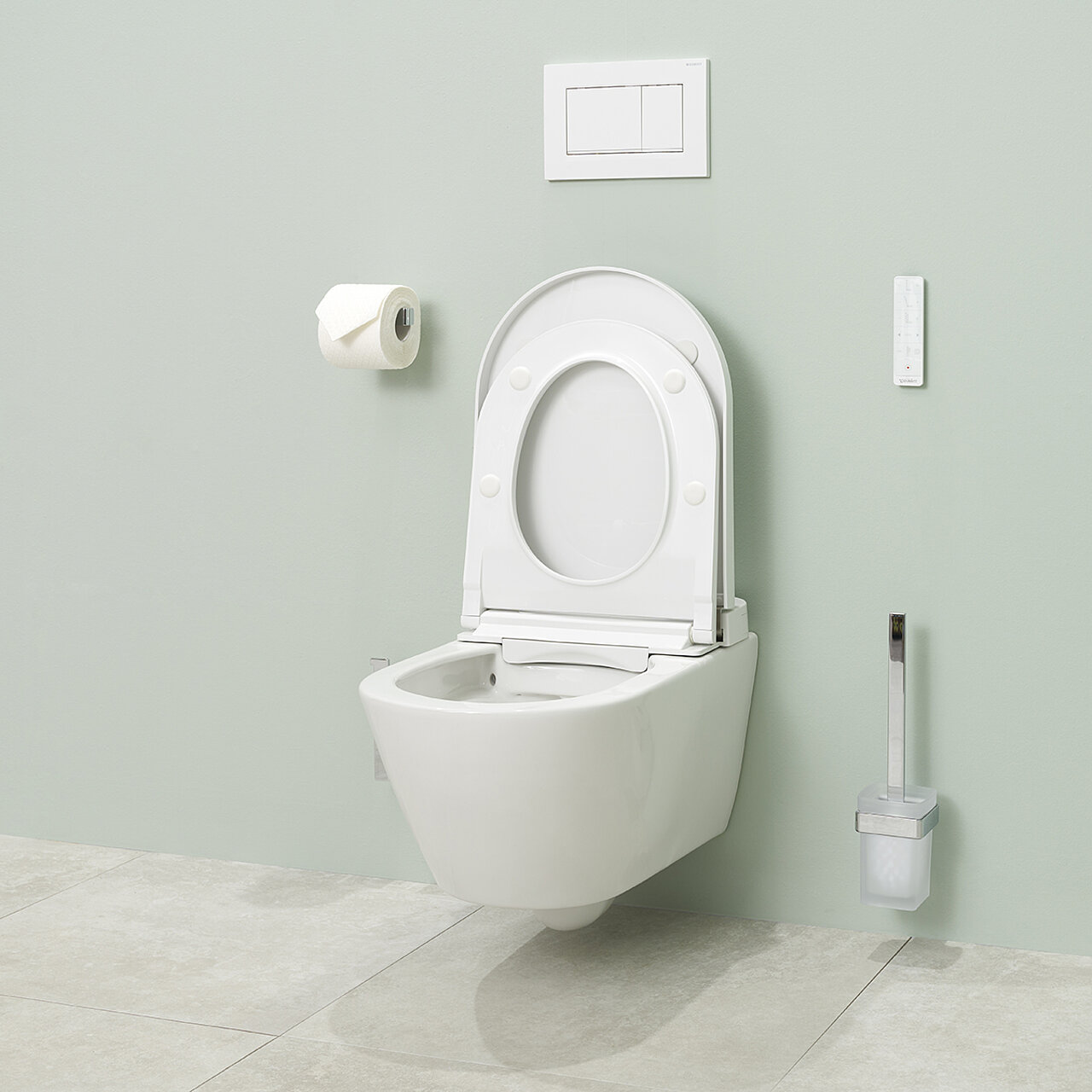 Modernes Dusch-WC mit hochgeklapptem Deckl